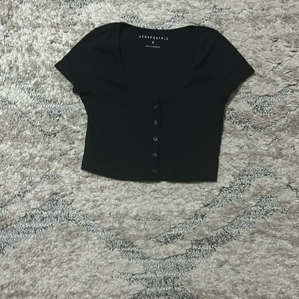 Color is black, the size is small , from Aeropostale